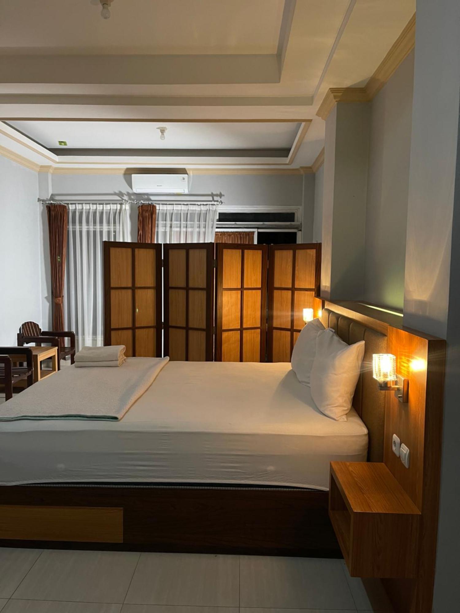 Wesbobo Inn Solo Ngoại thất bức ảnh