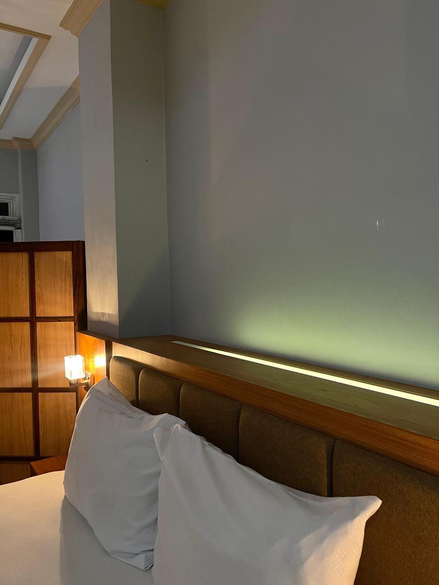 Wesbobo Inn Solo Ngoại thất bức ảnh