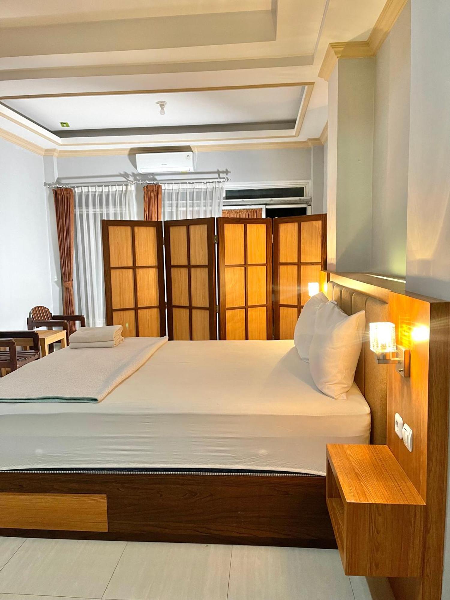 Wesbobo Inn Solo Ngoại thất bức ảnh