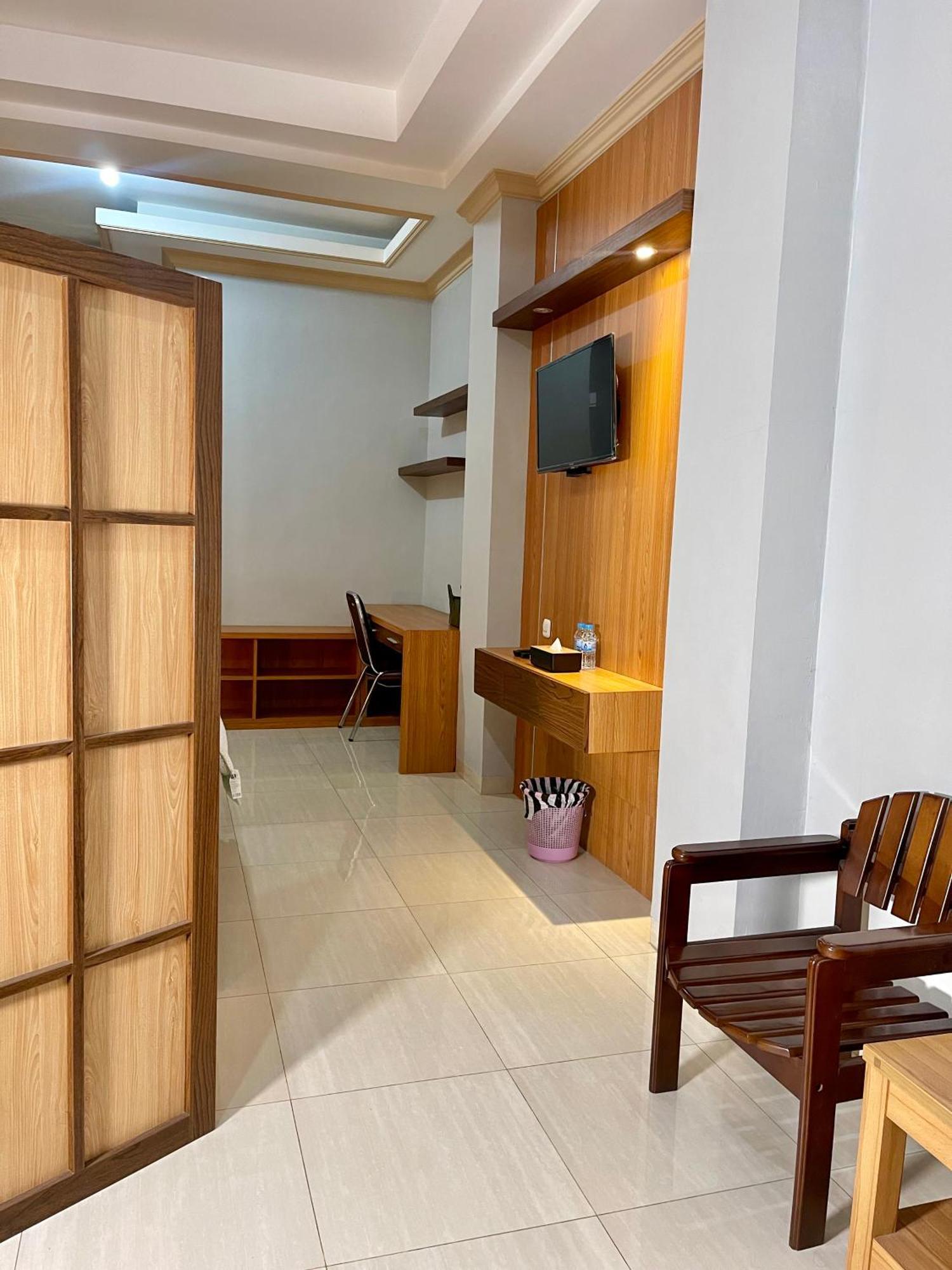 Wesbobo Inn Solo Ngoại thất bức ảnh