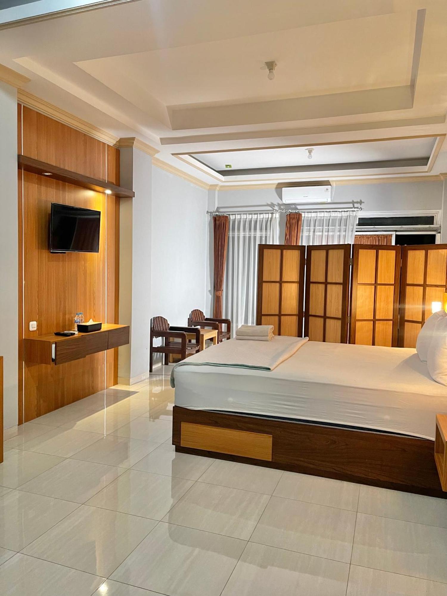 Wesbobo Inn Solo Ngoại thất bức ảnh