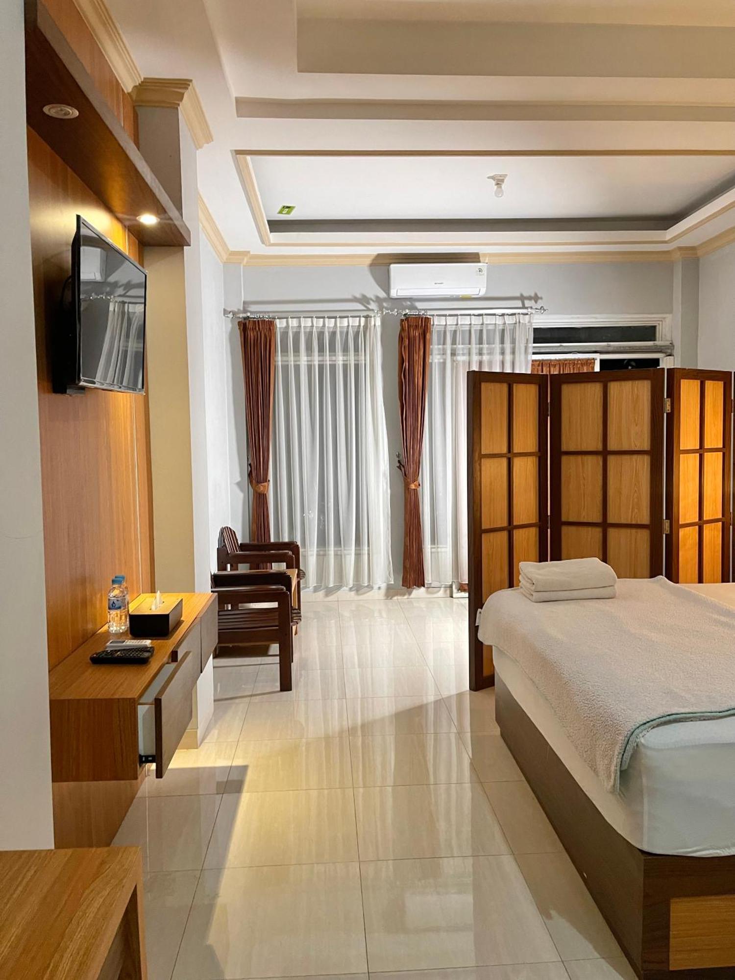 Wesbobo Inn Solo Ngoại thất bức ảnh