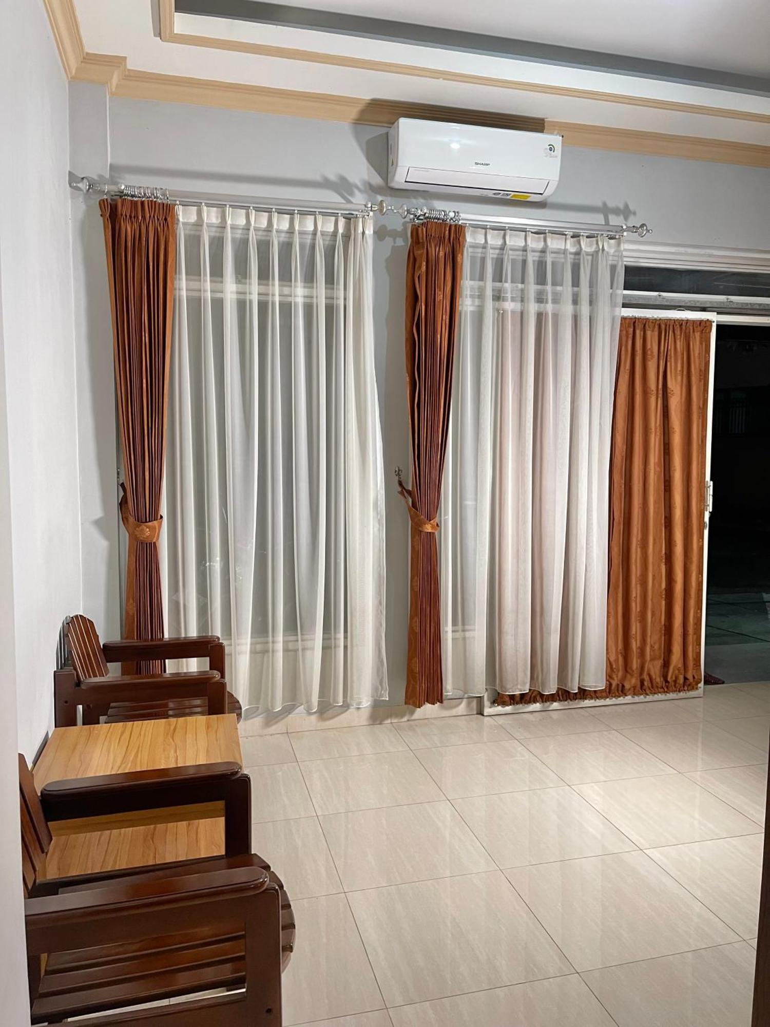 Wesbobo Inn Solo Ngoại thất bức ảnh